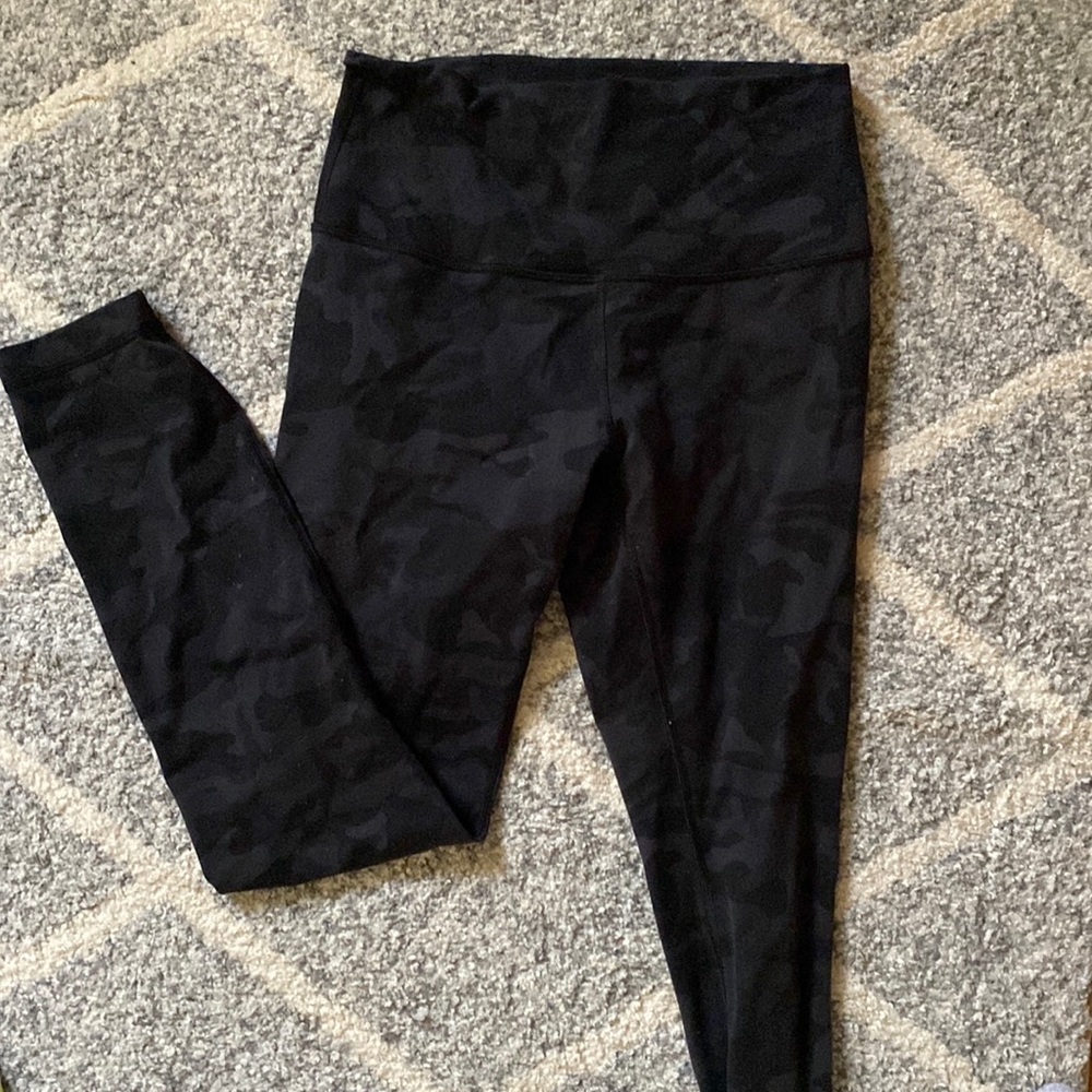 Used lulu lemon wunder under leggings - size 6